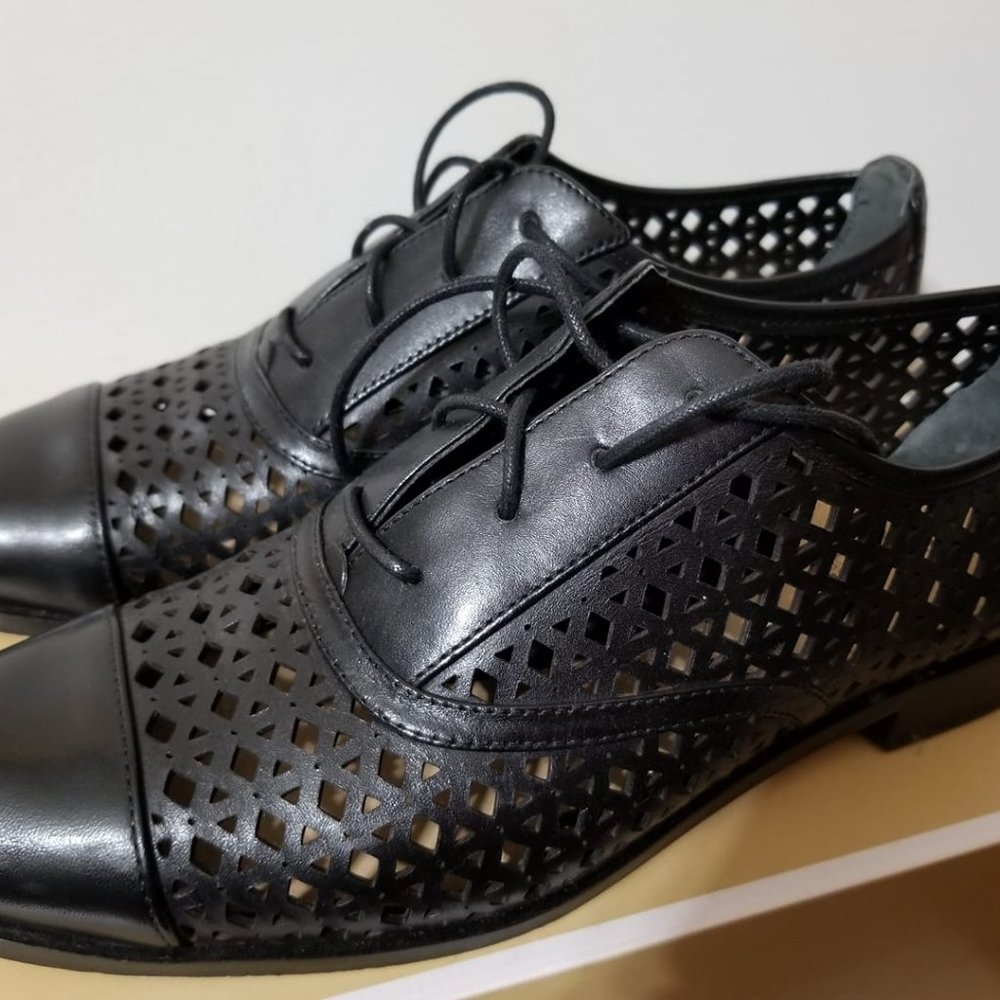 MICHAEL KORS -LACE BLACK LEATHER SHOES SIZE 7 (Flats & Loafers) - Picture 2 of 7